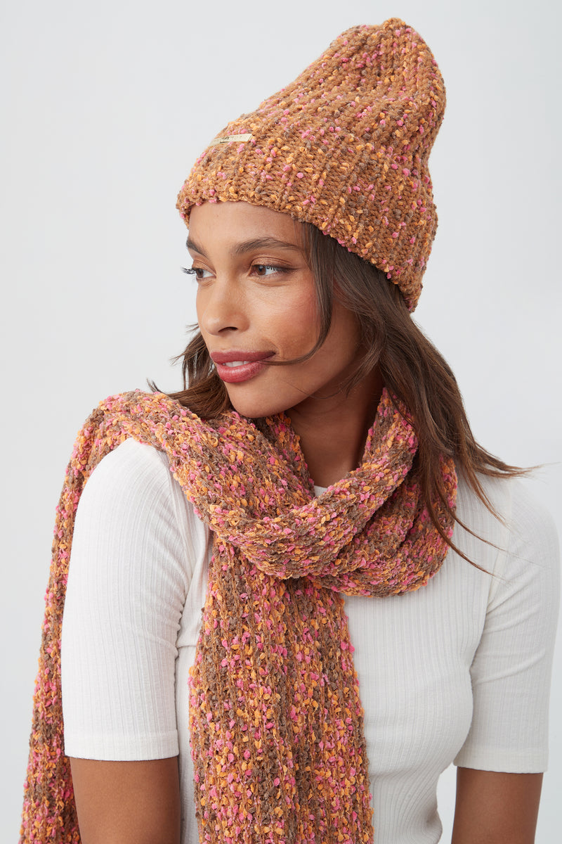 TT SPECKLED KNIT BEANIE AND SCARF in BROWN/PINK
