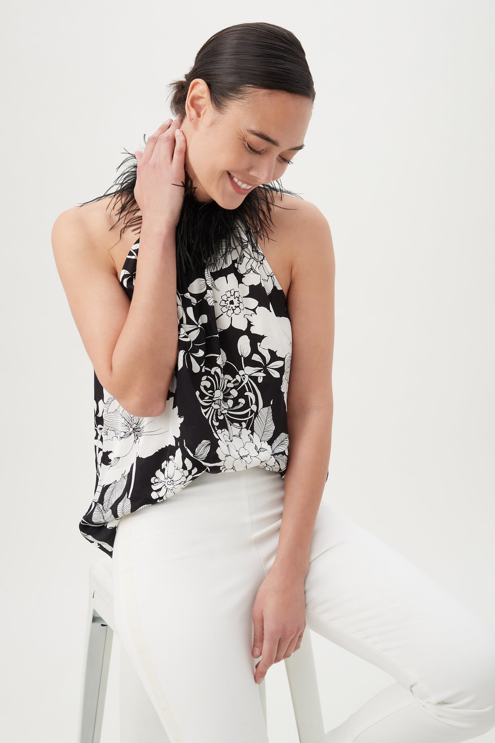 BLACK/WHITE