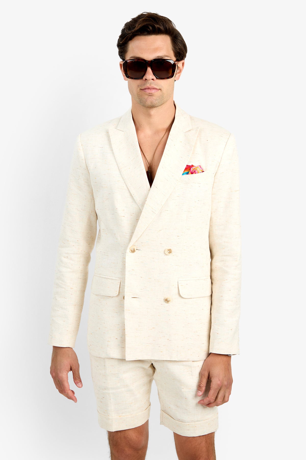Of course! Please provide the keywords you’d like me to blend into the DWIGHT BLAZER description.