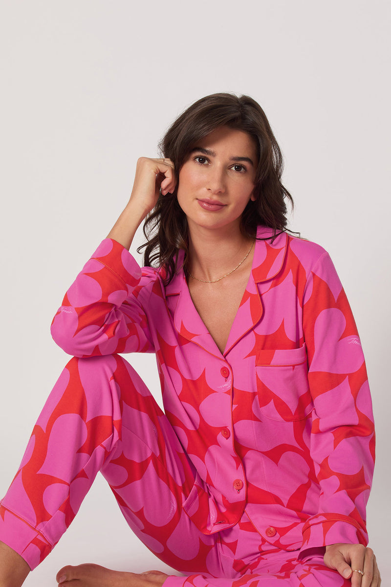 Absolutely! Please share the keywords you want me to include for the HEARTS L/S CLASSIC PJ SET.