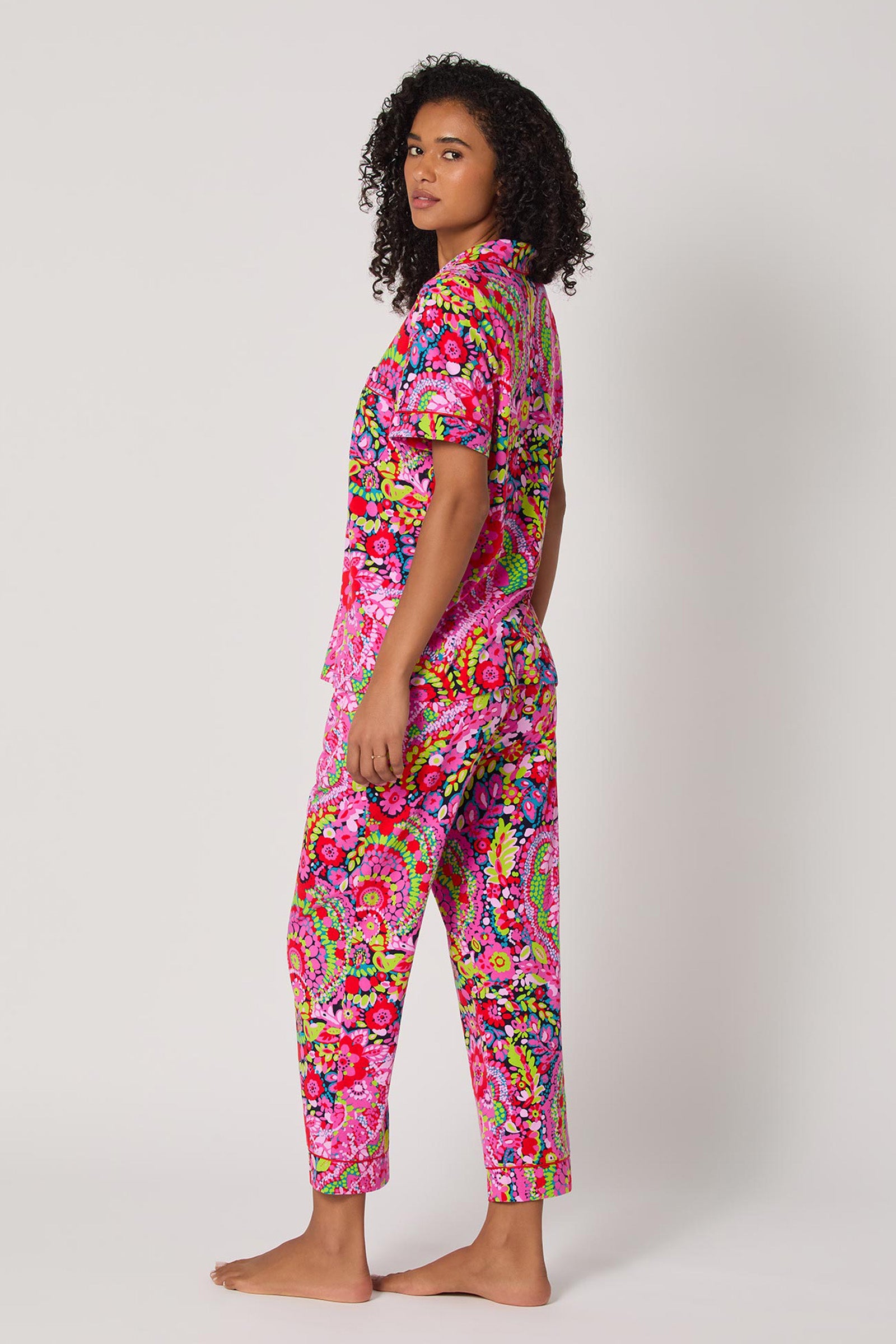 Of course! Please provide the keywords you'd like me to use for the LAS FLORES S/S CROPPED PJ SET.