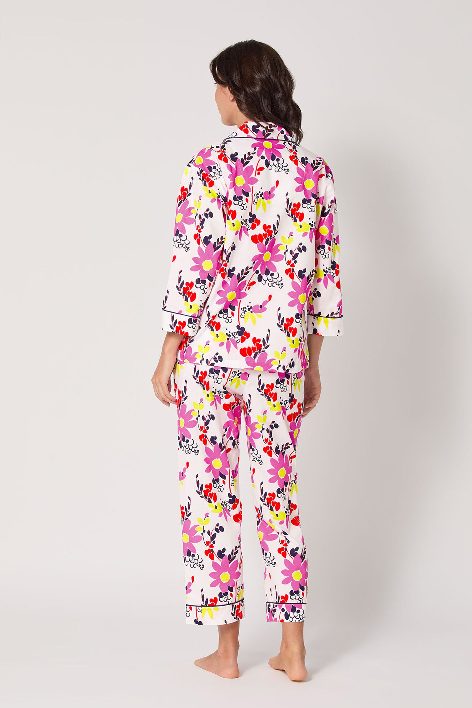 Of course! Please share the keywords you’d like incorporated into the WHIMSICAL FLORAL 3/4 CROPPED PJ product description.