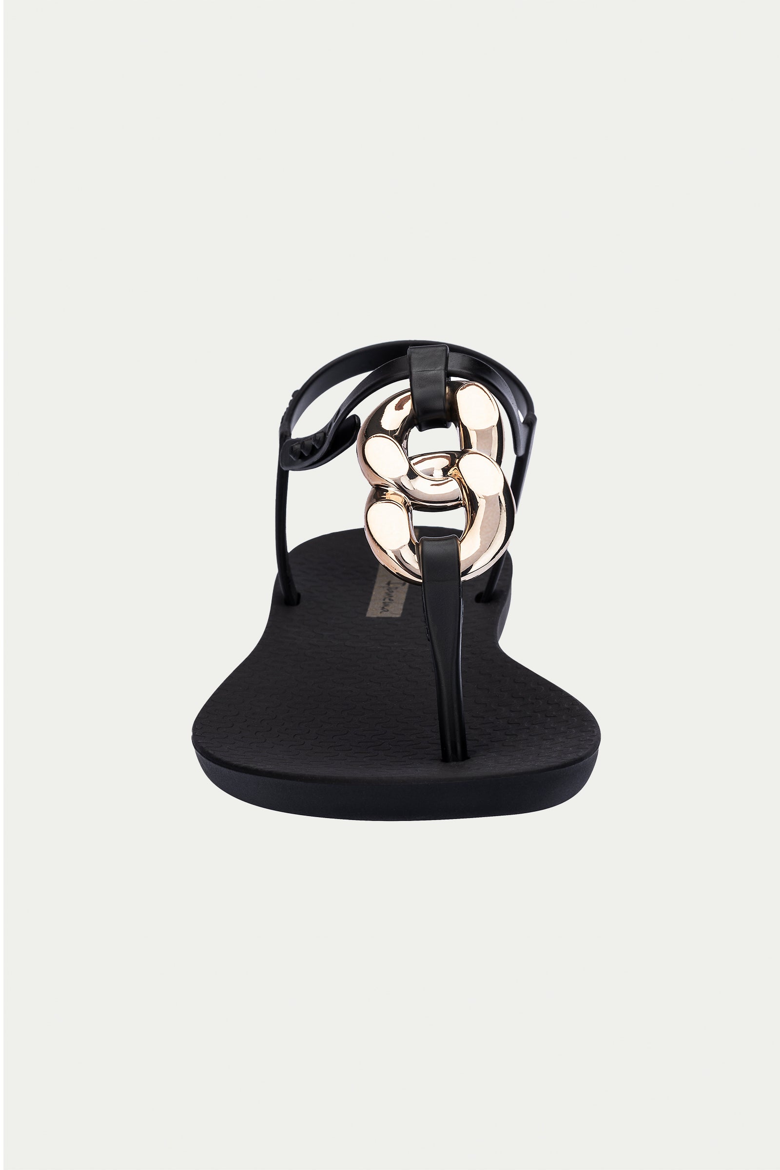 The Ipanema Class Connect Sandal in black features a flat sole and a metallic gold chain-link detail on the front strap, shown against a plain white background.