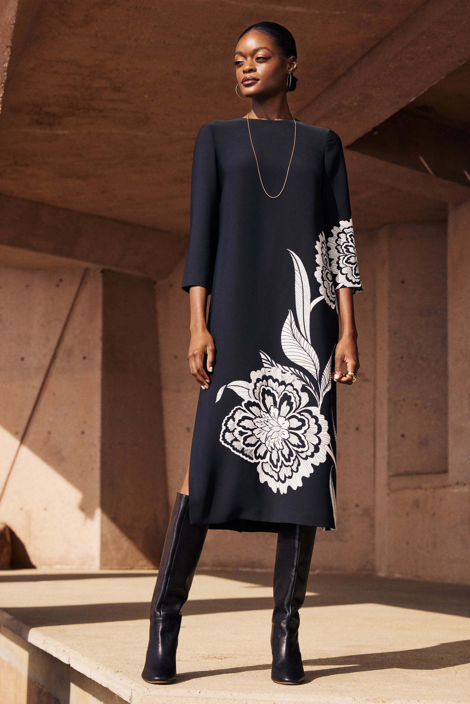 BLACK/SAVANNA SAND