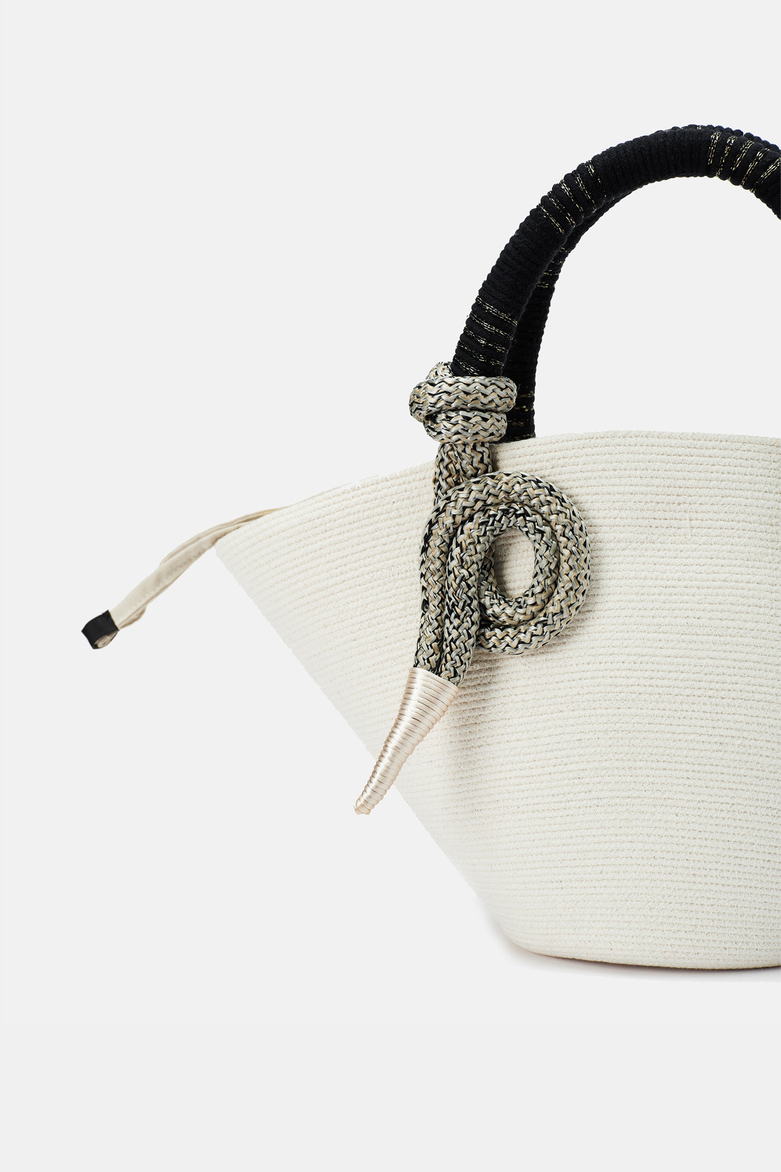 Of course! Please provide the keywords you’d like me to use for the NANNACAY NATALIE TOTE.