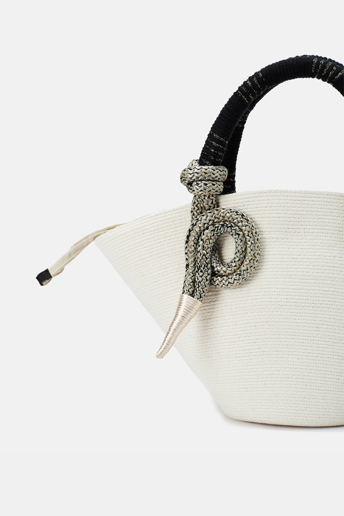 Of course! Please provide the keywords you’d like me to use for the NANNACAY NATALIE TOTE.