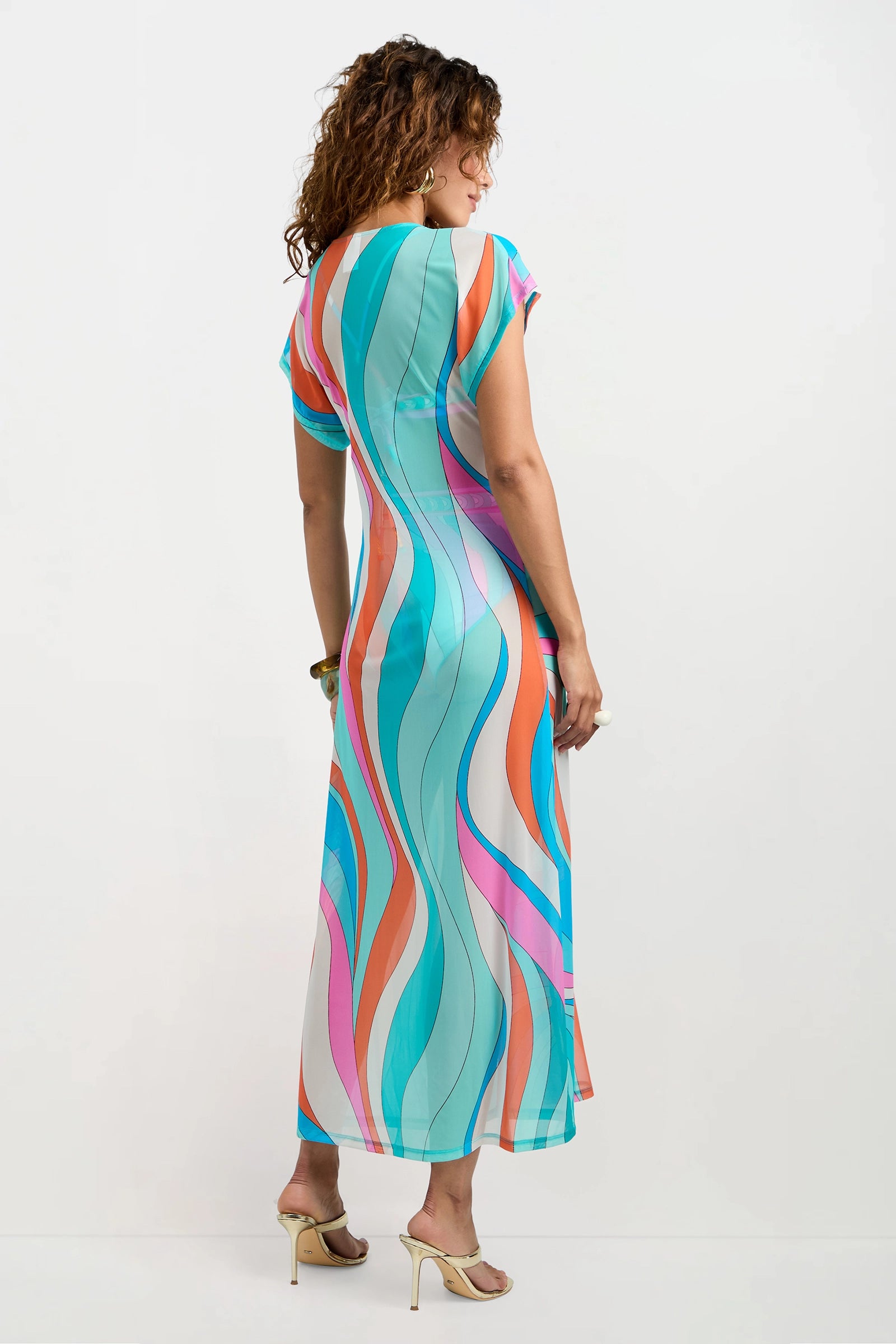 Of course! Please provide the keywords you'd like me to include in the description for the Cover-Up Maxi Dress - Apollo.