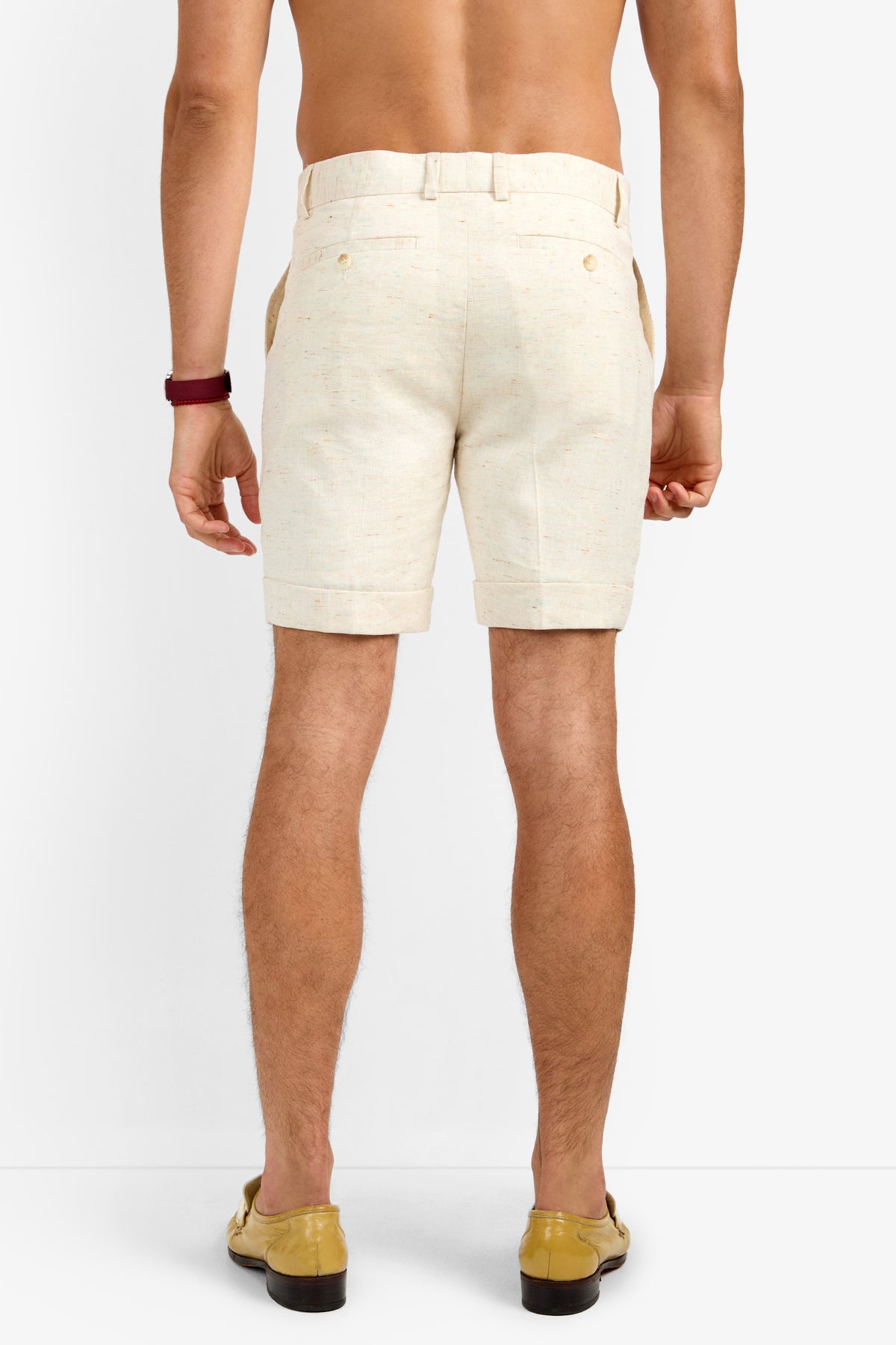 Of course! Please provide the keywords you'd like me to blend into the OLIVER PLEATED SHORT description.