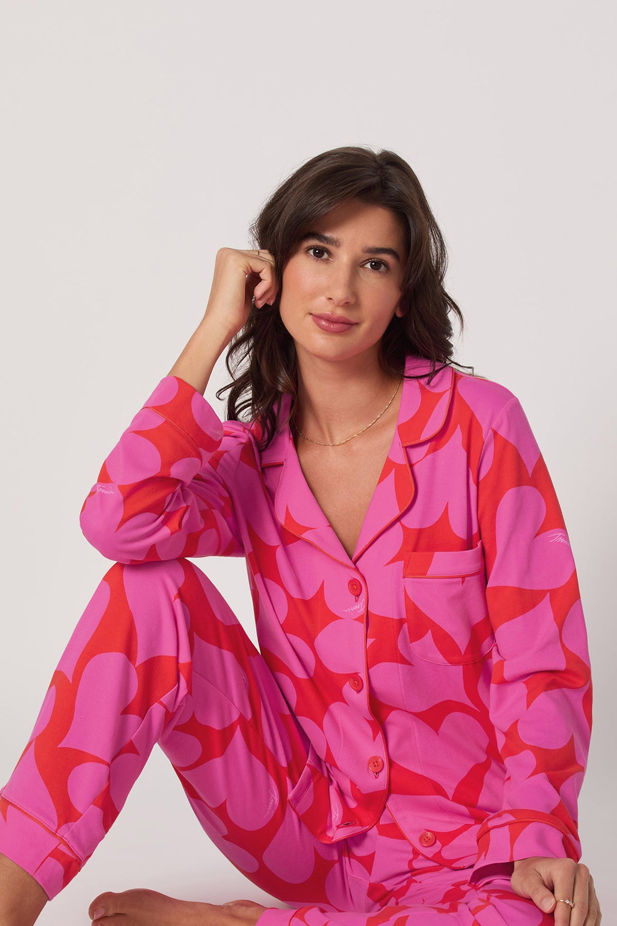 Absolutely! Please share the keywords you want me to include for the HEARTS L/S CLASSIC PJ SET.