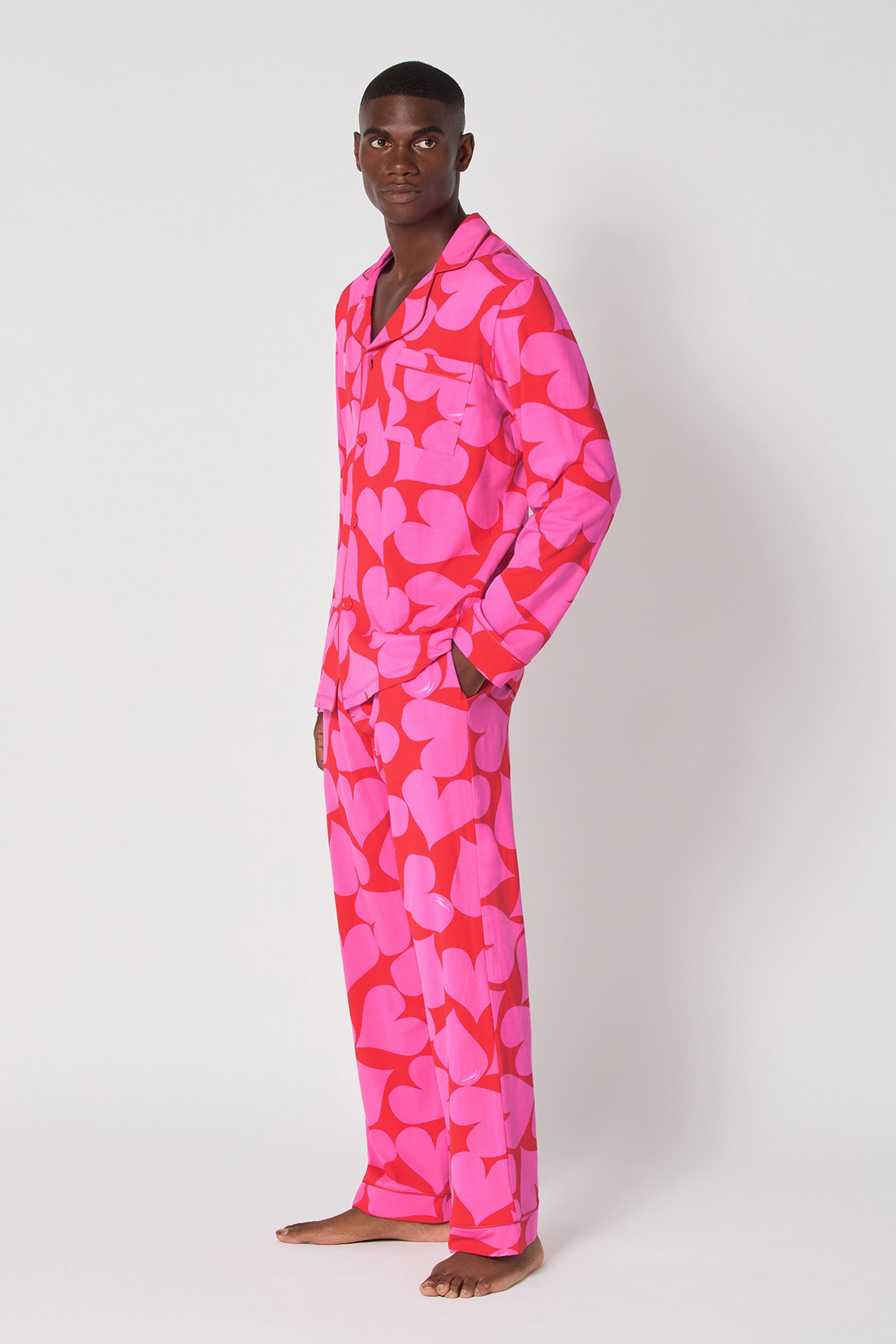 Of course! Please provide the keywords you'd like me to use for the HEARTS MENS L/S CLASSIC PJ.