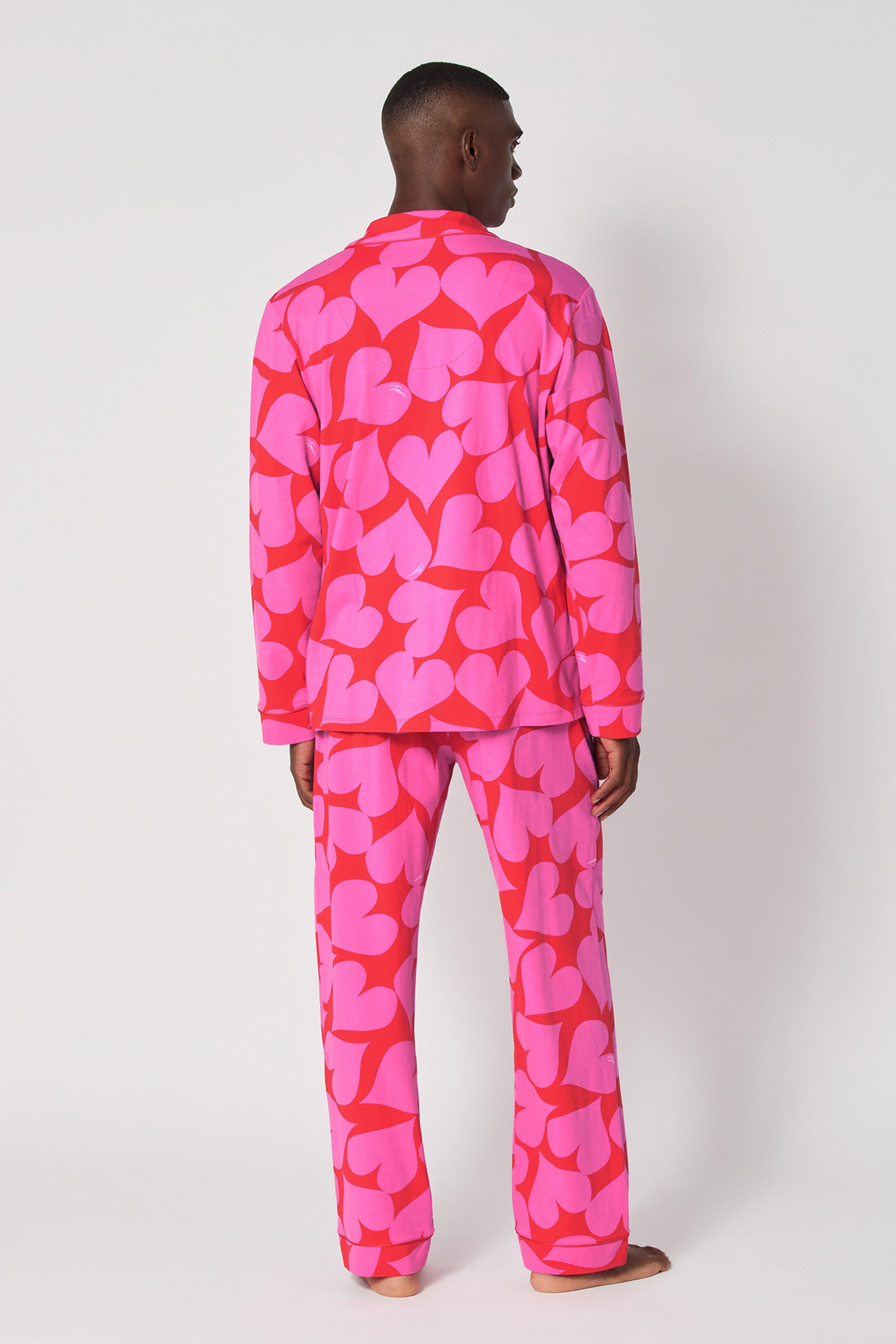 Of course! Please provide the keywords you'd like me to use for the HEARTS MENS L/S CLASSIC PJ.