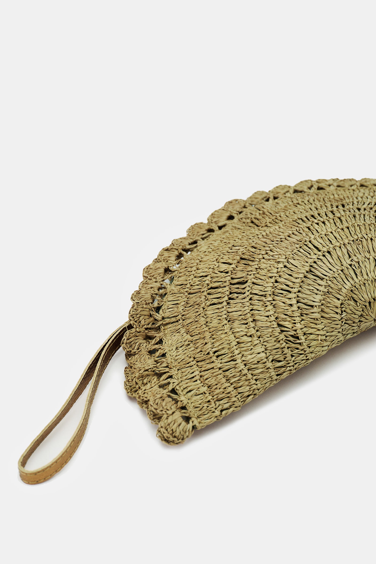 Of course! Please provide the keywords you’d like me to blend into the NANNACAY MALU CLUTCH description.