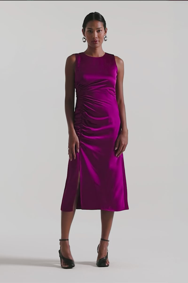Chestnut_Ruched_Midi_Dress-Geranium