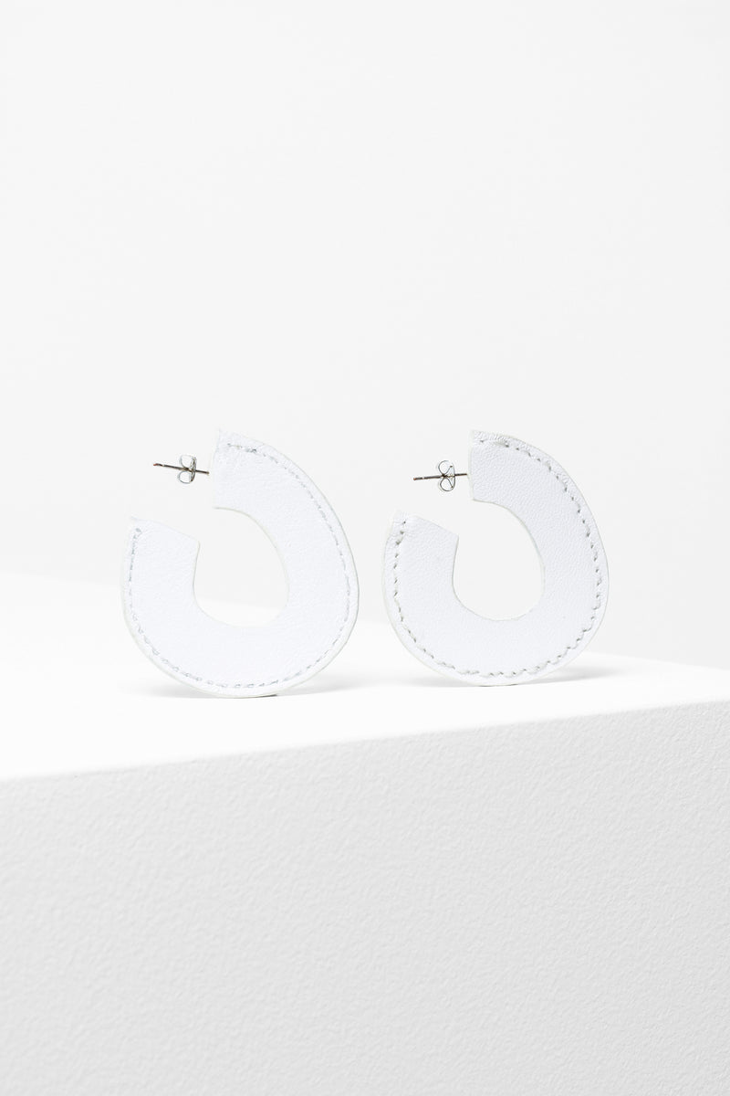 KLEINE EARRING in WHITE