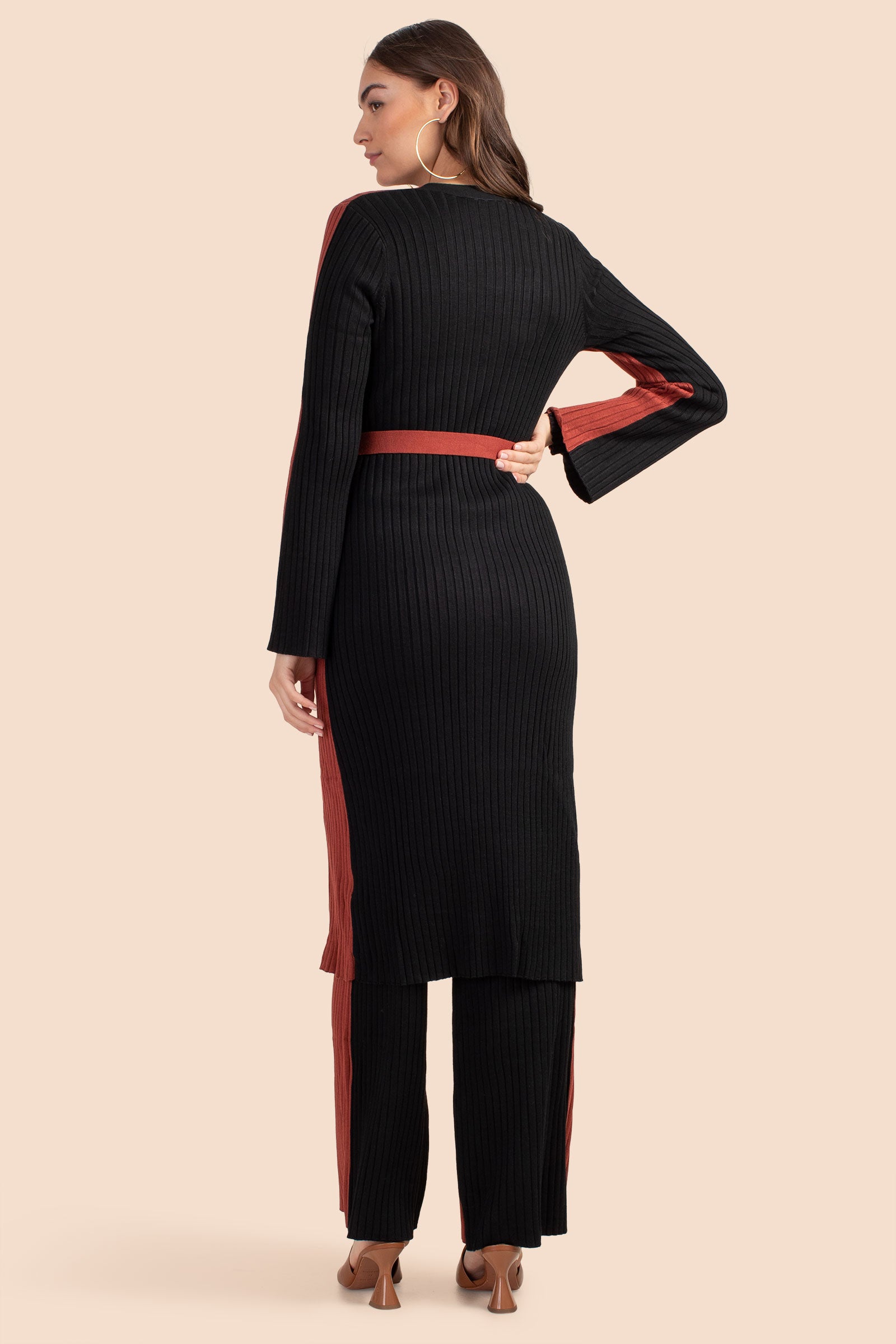 CINNAMON/BLACK