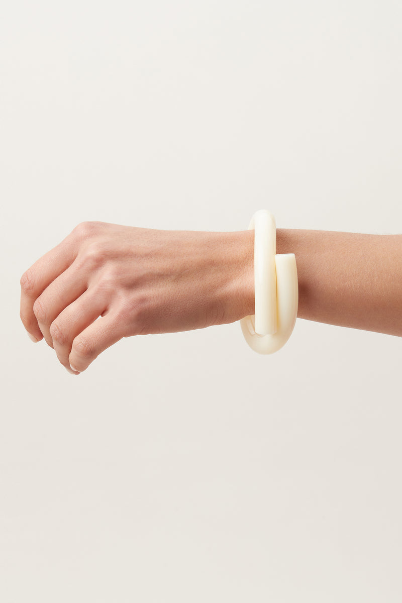 COREY MORANIS MED ROD BRACELET in CREAM