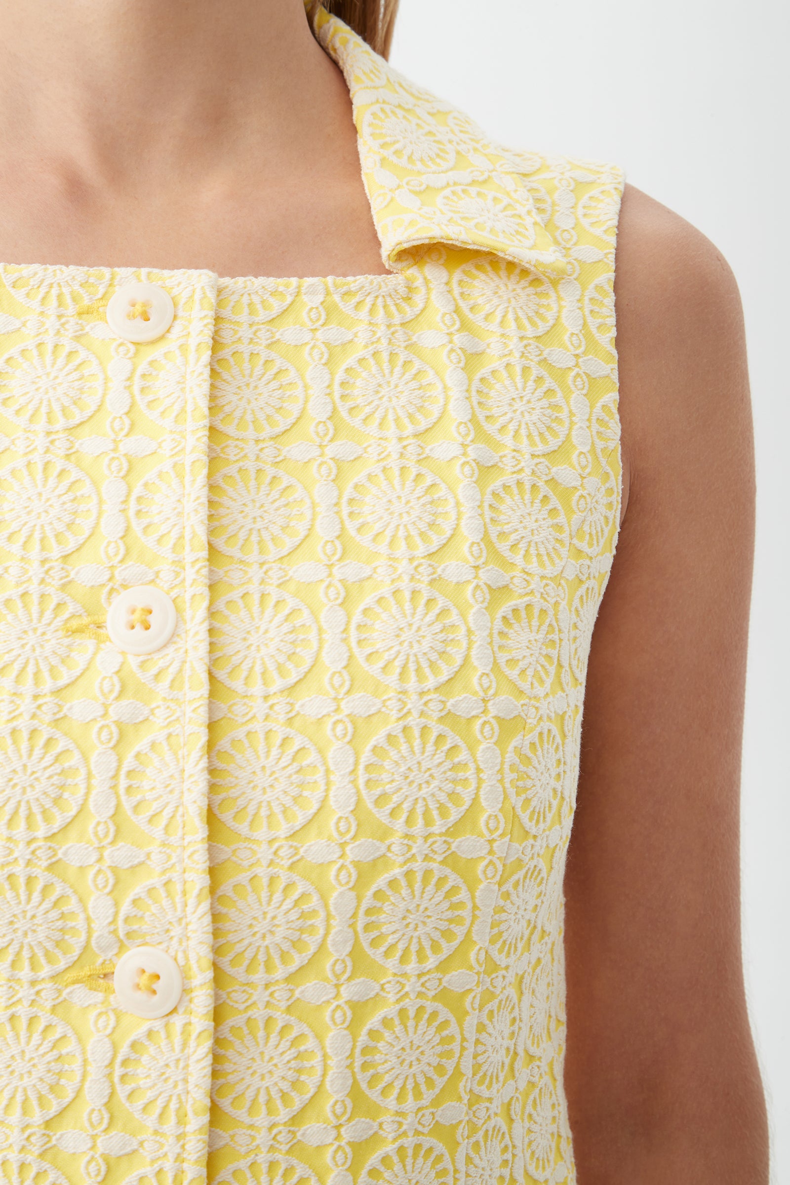 DAISY/WHITEWASH