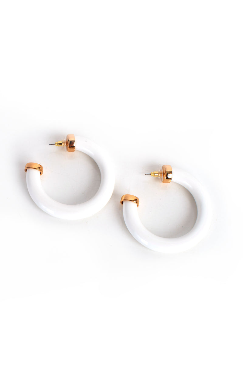 ESSENTIAL ENAMEL HOOP EARRING in WHITE additional image 1